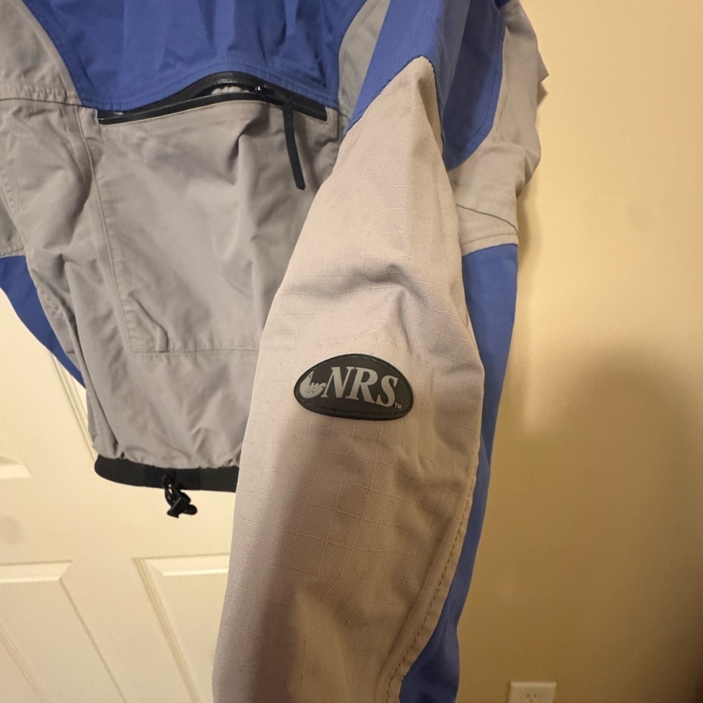 Men's Blue and Gray Jacket - Picture 4 of 10